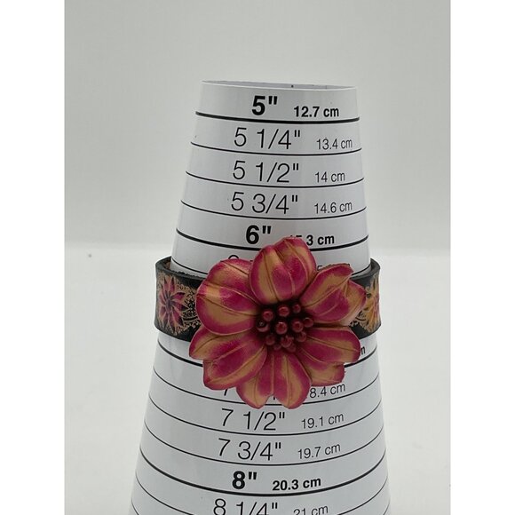 Flower-Embellished Leather Cuff Bracelet With Snap Closure - Picture 5 of 5